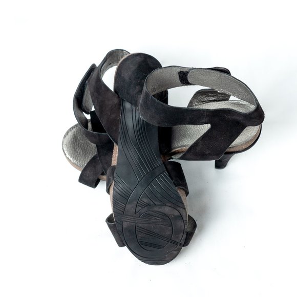 Black Plaform Suede Heels- Size 6 - Picture 2 of 2